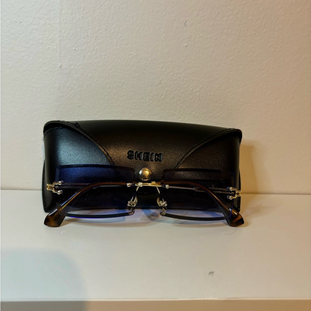 Rimless rectangular blue frame sunglasses